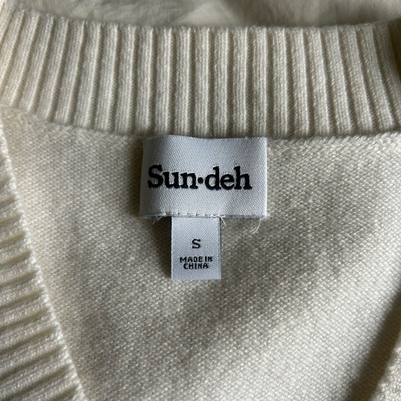 Sunday Aritzia Sleeveless White Sweater Vest Size Small - Picture 2 of 3